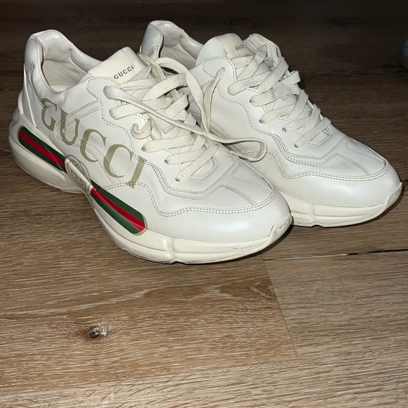MEN'S RHYTON GUCCI LOGO LEATHER SNEAKER - Picture 1 of 5